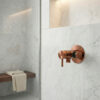 MISCELATORE-MURO-ATTACCO-DOCCINO-LEVANTE-ORO-ROSA MISCELATORE MURO ATTACCO DOCCINO LEVANTE ORO ROSA Ambientata 1 100x100
